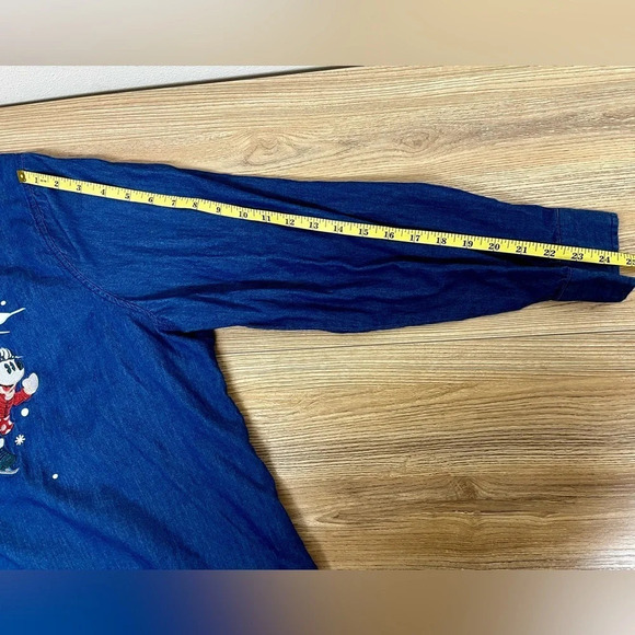Like New Disney Denim Shirt Mickey Minnie Embroidered Ice Skating 2X - Picture 9 of 9